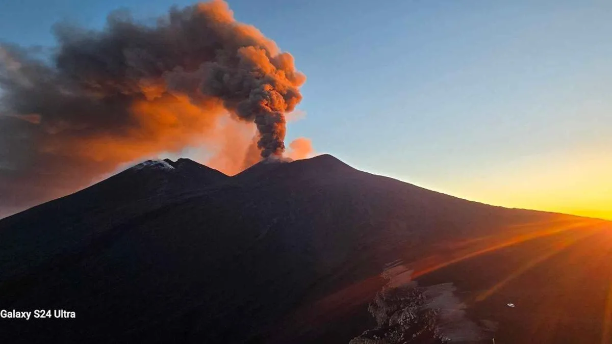 Sunset at 2,800 m by 4x4 on a Mount Etna tour from Taormina, Sicily